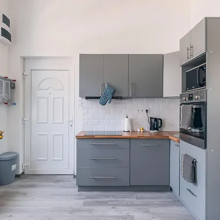 Hero's Haven * Budapeste